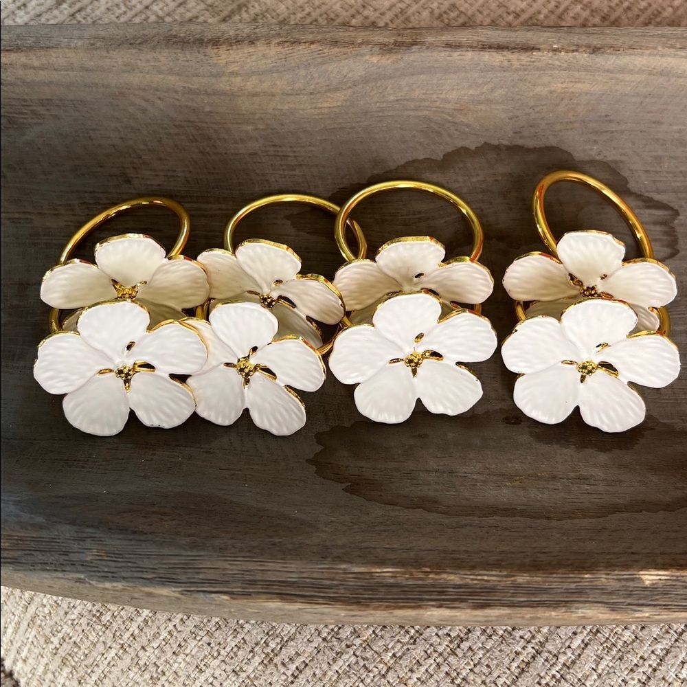 White Flower Napkin Rings SET of 8 - Picture 2 of 10